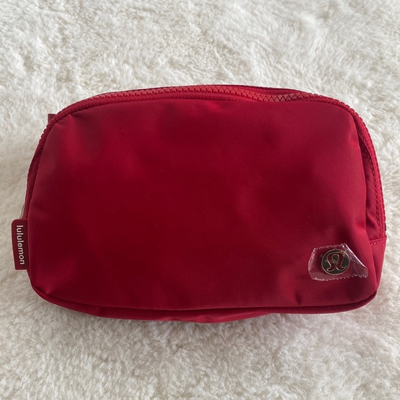 ❤️ Lululemon Lunar New Year Exclusive Everywhere Belt Bag Dark Red Gold NWT - Picture 1 of 9